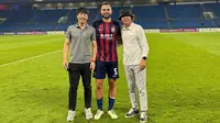 Ditemani analis Timnas Indonesia, Kim Jong-jin, Shin Tae-yong mengunggah berbagai momen bersama Jordi Amat. (Bola.com/Dok.Instagram Shin Tae-yong).