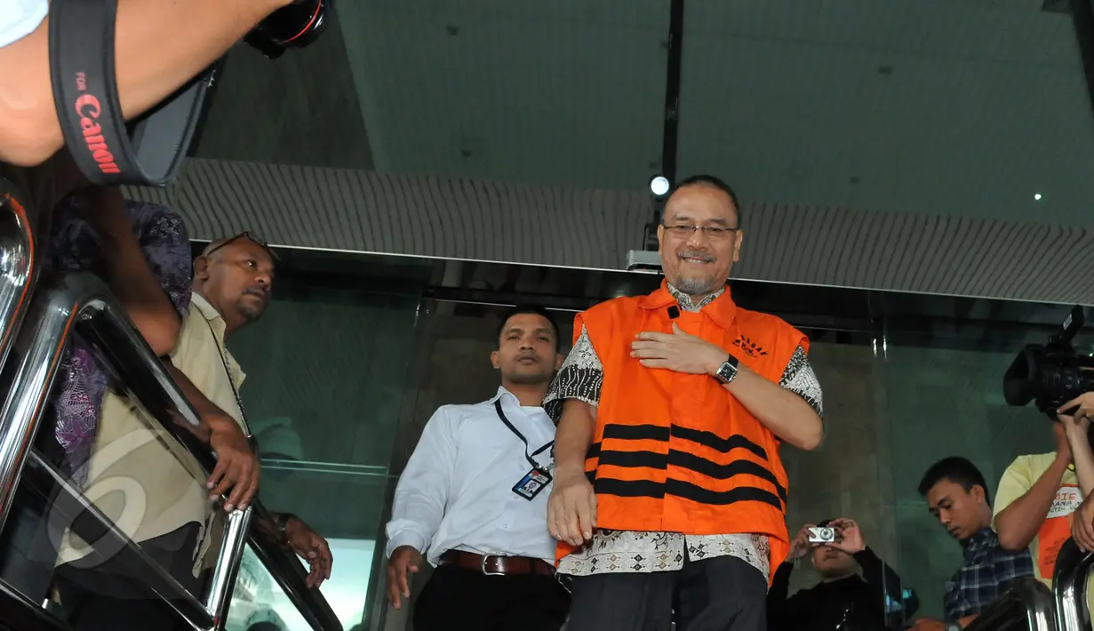 Rizal Abdullah keluar dari Gedung Komisi Pemberantasan Korupsi (KPK) usai di periksa, Jakarta, Rabu (27/5/2015). Rizal diperiksa sebagai tersangka kasus Wisma Atlet SEA Games Palembang tahun 2010-2011. (Liputan6.com/Andrian M Tunay)