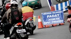 Situasi arus lalu lintas arus balik sepertinya sudah mulai terjadi di jalur Selatan salah satunya dikawasan Tarogong, Garut.
