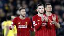 Pemain Liverpool, Andrew Robertson, memberikan aplaus kepada suporter usai ditaklukkan Watford pada laga Premier League di Stadion Vicarage Road, Sabtu (29/2/2020). Watford menang 3-0 atas Liverpool. (AP/Alastair Grant)