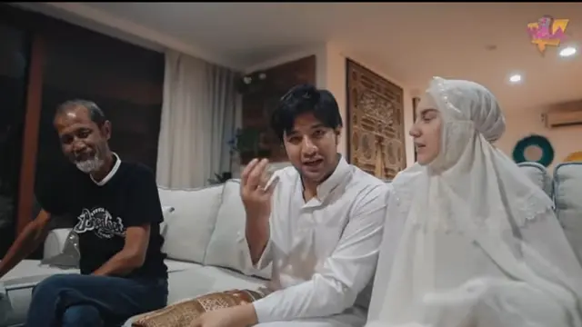 6 Momen Ammar dan Irish Bella Tarawih Bareng di Hari Pertama Ramadhan, Syahdu