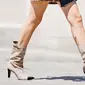 Chanel mengeluarkan koleksi sepatu boots dengan model two tone yang trendi dan fashionable. (Foto: www.whowhatwear.com)