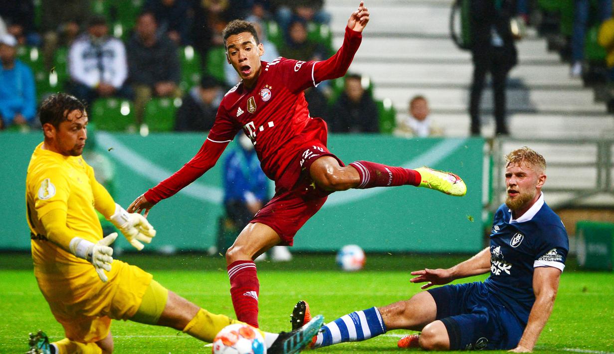 Tampil dengan mayoritas pemain lapis kedua, skuad asuhan Julian Nagelsmann tetap tampil dominan dengan 72 persen penguasaan bola, serta melepaskan 26 tembakan, 19 diantaranya mengarah ke gawang Bremer. (Foto: AFP/Patrik Stollarz)