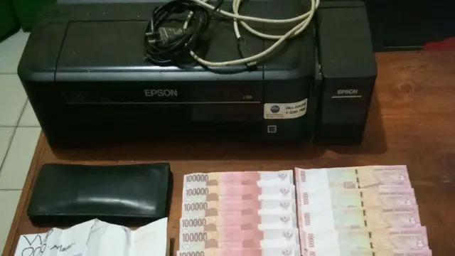 Uang palsu buat bayar PSK