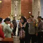 Bupati Banyuwangi Ipuk Fiestiandani didampingi sejumlah pejabat forkopimda Banyuwangi mengunjungi sejumlah Gereja pada saat malam misa Natal (Istimewa)