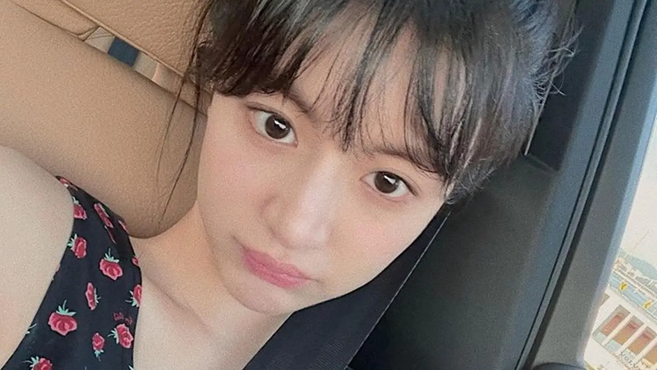 FOTO: Gaya Casual Go Yoon Jung Aktris 'Alchemy of Souls', Disebut Punya Rasio Wajah Berlian