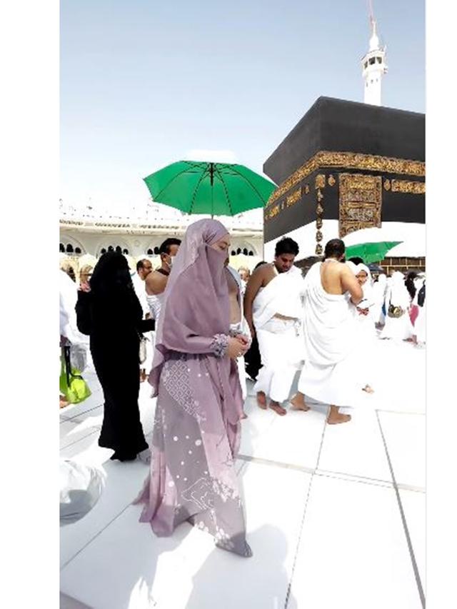 6 Potret Kakak Ria Ricis Umumkan Kehamilan Kedua, Baby Bump Mulai Terlihat