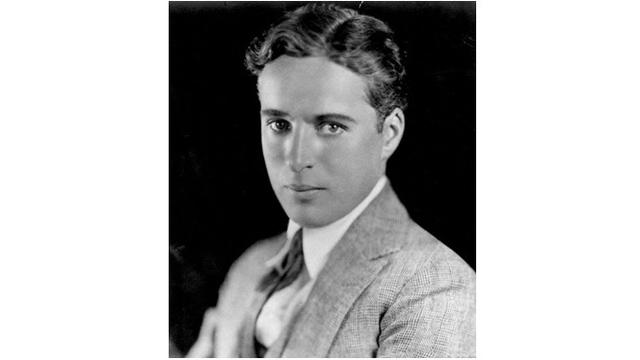 5 Potret Charlie Chaplin Tanpa Kumis dan Topi Ikonik Ini Bikin Pangling