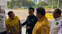 Ketum PBB Yusril Ihza Mahendra bertemu Ketum Partai Golkar Airlangga Hartarto di Markas Golkar, Jakarta Barat, Selasa (21/3/2023). Pertemuan tersebut salah satunya membahas soal Pemilu 2024. (Liputan6.com/Lizsa Egeham)