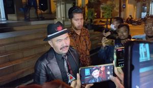 Kamarudin Simanjuntak, pengacara keluarga mendiang Brigadir J ketika memberikan keterangannya kepada wartawan di Mapolda Jambi, Jumat (22/7/2022). (Liputan6.com/gresi plasmanto)