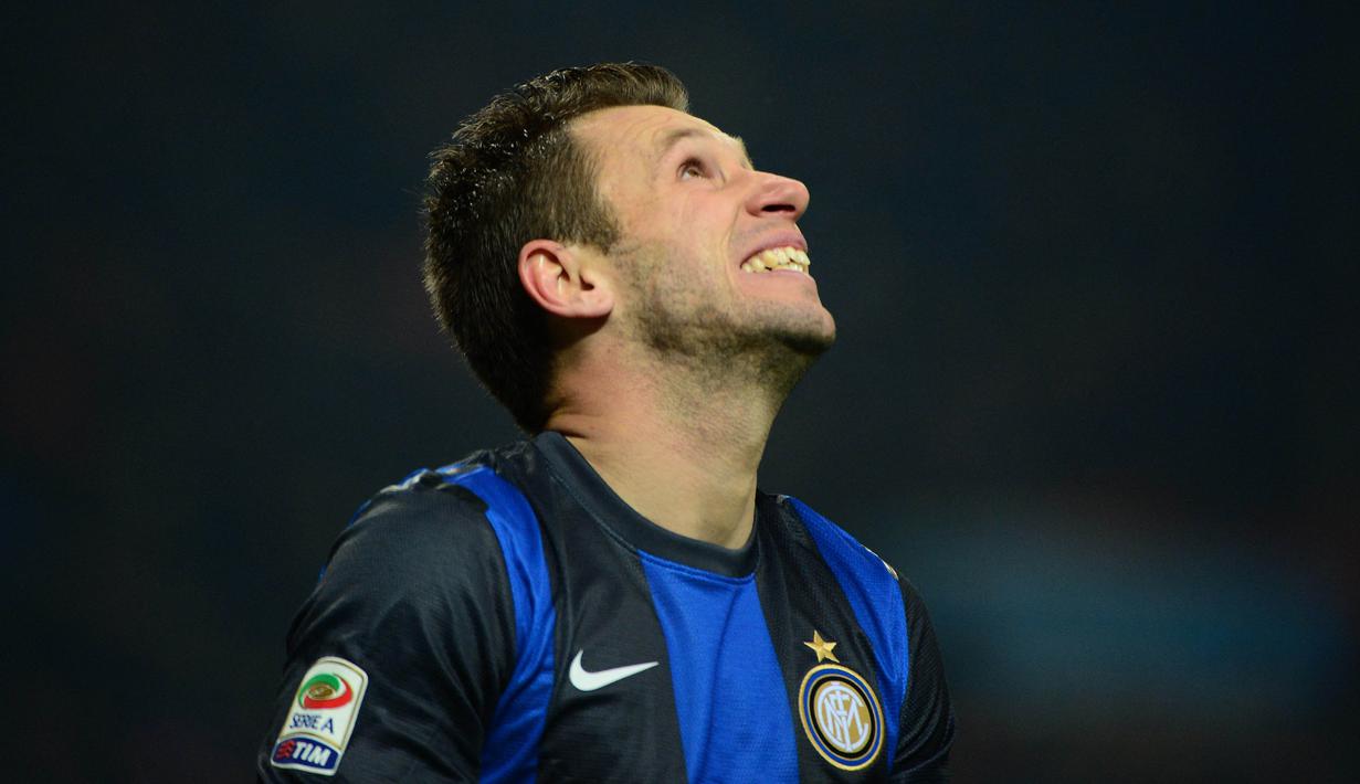 Antonio Cassano (Inter Milan) - Pemain berjuluk Si Bengal ini kerap ribut dengan pelatih, termasuk dengan pelatih Inter Milan, Andrea Stramaccioni pada 2013. Selain Stramaccioni, ia juga pernah ribut dengan Rudi Voeller dan Fabio Capello. (AFP/Olivier Morin)