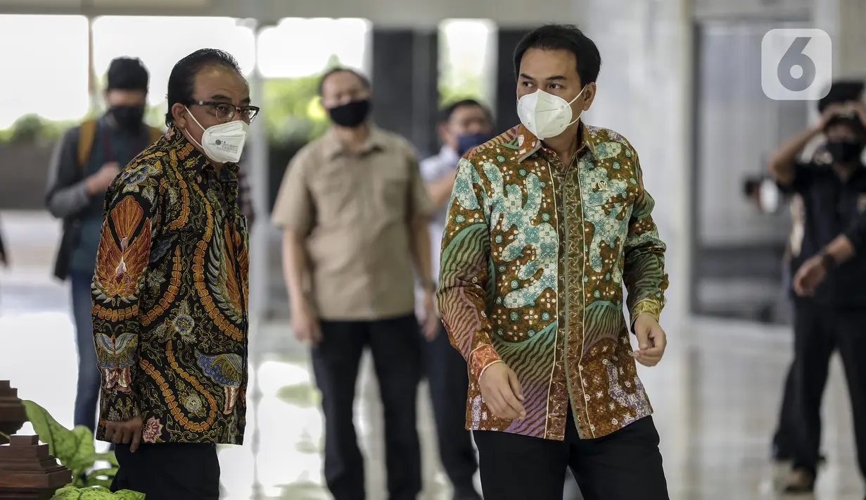 Wakil Ketua DPR Azis Syamsuddin saat akan menyampaikan keterangan mengenai Papua di Kompleks Parlemen, Senayan, Jakarta, Kamis (3/12/2020). Azis mengutuk oknum United Liberation Movement for West Papua (ULMWP) yang mengklaim pembentukan pemerintahan sementara West Papua. (Liputan6.com/Johan Tallo)