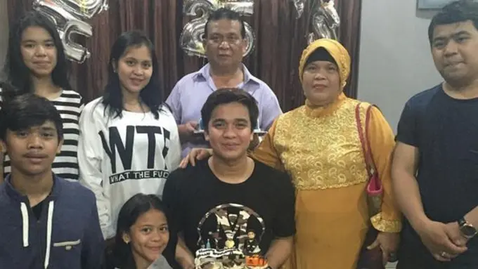 Billy Syahputra dan keluarga
