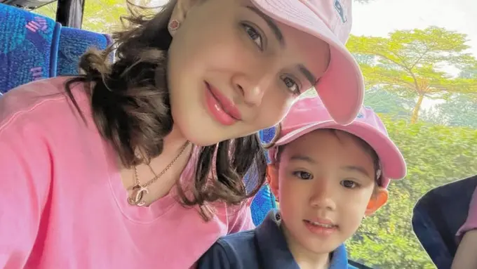 Shandy Aulia saat Temani Putrinya Field Trip Sekolah. [@shandyaulia]