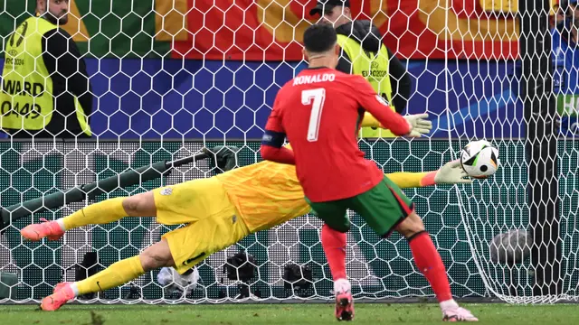 Foto: Momen Nano-nano Cristiano Ronaldo Saat Melawan Slovenia, Abis Nangis Ketawa