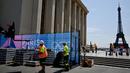 Lebih kurang 45.000 petugas akan diterjunkan dalam pengamanan parade pembukaan Olimpiade Paris 2024. Petugas tersebut juga akan dibantu ribuan tentara, dan agen keamanan swasta. (Gabriel BOUYS/AFP)