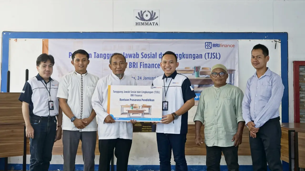 Penyerahan bantuan ke PKBM Himmata, Jakarta Utara. (Istimewa)