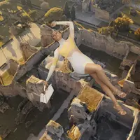 FENDI gandeng model dan aktris Adwoa Aboah di kampanye Peekaboo terbaru. (Dok/FENDI).