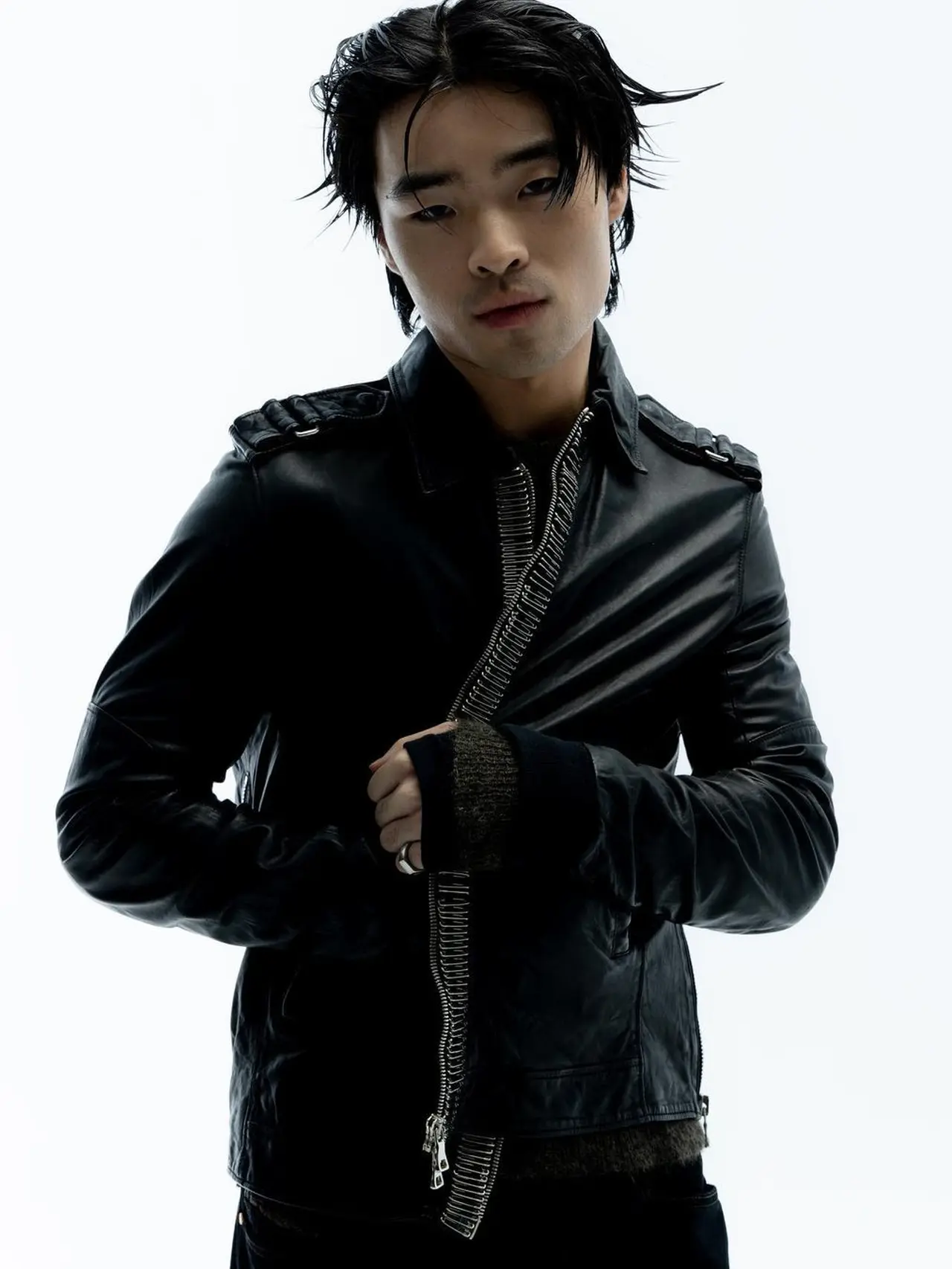 8 Potret Dallas Liu, Pemeran Zuko di Avatar: The Last Airbender yang