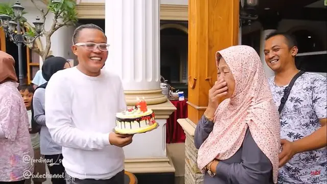 7 Potret Nathalie Holscher Ikut Rayakan Ultah Ibunda Sule, Penuh Haru Bahagia