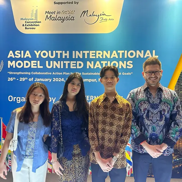 6 Potret Almira Anak Annisa Pohan dan AHY Ikuti MUN di Malaysia, Bikin Bangga