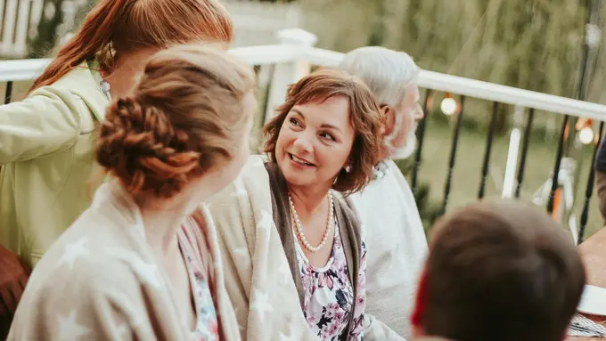 Cara Mengatasi Mertua Red Flag agar Hubungan Tetap Harmonis