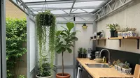 7 Inspirasi Dapur Kecil Semi Outdoor dengan Rangka Baja Ringan dan Tanaman Hias