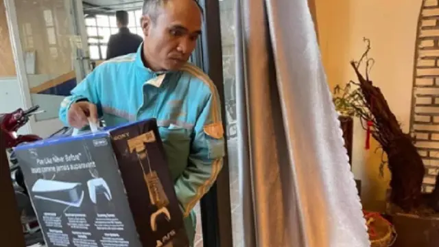 Nekat Bohongi Istri Beli PS5, Pria Ini Ngaku Router 5G