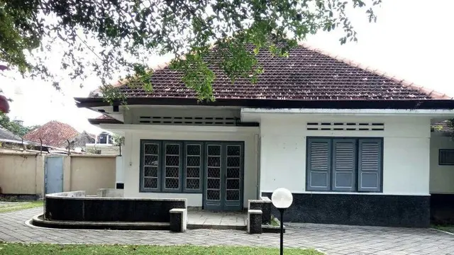 Beberapa benda Barack Obama semasa kecil, seperti tempat tidur, koper, dan kursi yang biasa digunakan masih tersimpan di Museum UGM.