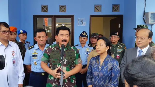 TNI AU menerima serah terima kunci rumah dinas pengganti yang terelokasi proyek pembangunan kereta cepat Jakarta-Bandung. (Dok Kementerian BUMN)