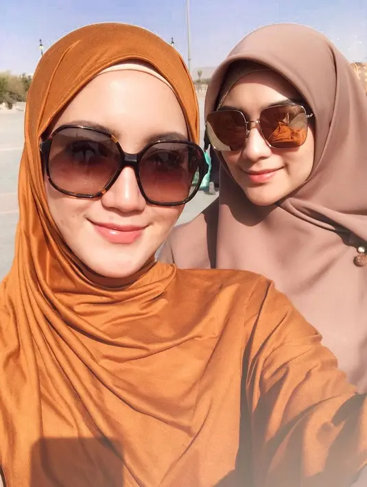 Citra dan Erica selalu terlihat kompak menghabiskan waktu bersama. Gaya keduanya menjadi inspirasi banyak orang. (Liputan6.com/IG/@ericaputrii)