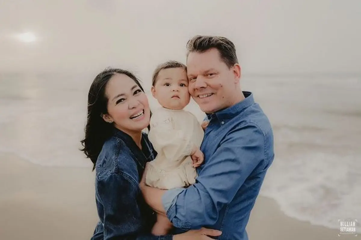 Anniversary ke-2, Ini 7 Potret Bahagia Gracia Indri dan Keluarga di Belanda