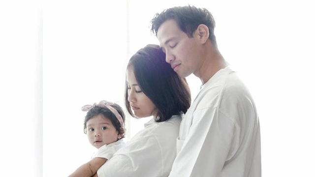 Jarang Tersorot, Ini 7 Momen Manis Keluarga Kecil Tarra Budiman