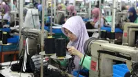 Buruh atau pekerja perempuan di sebuah pabrik di Purbalingga, Jawa Tengah. (Foto: Liputan6.com/Kominfo PBG/Muhamad Ridlo)