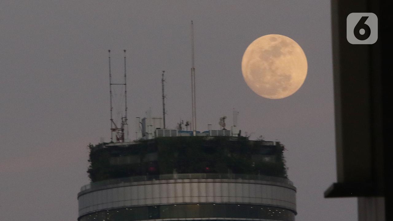 Fenomena Blue Moon di Jakarta