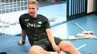 Pemain anyar Napoli, Kevin De Bruyne saat berlatih menggunakan jersey nomor 10. (X/Napoli)