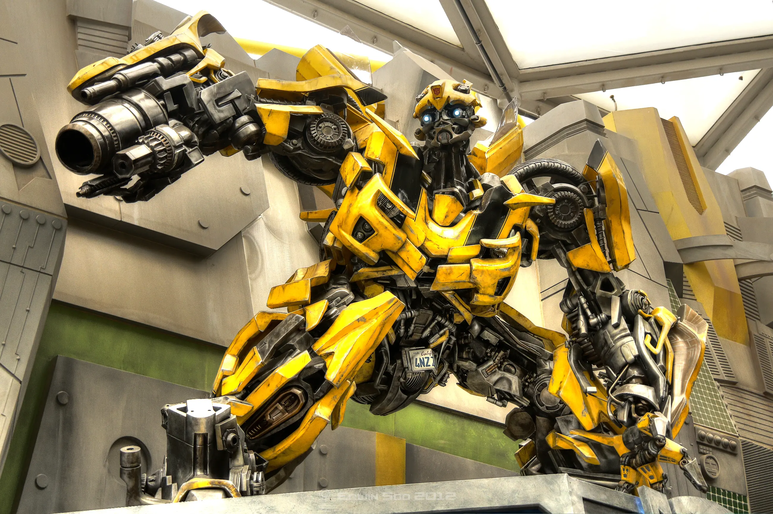Bumble Bee dalam kisah Transformers (wikipedia.com)