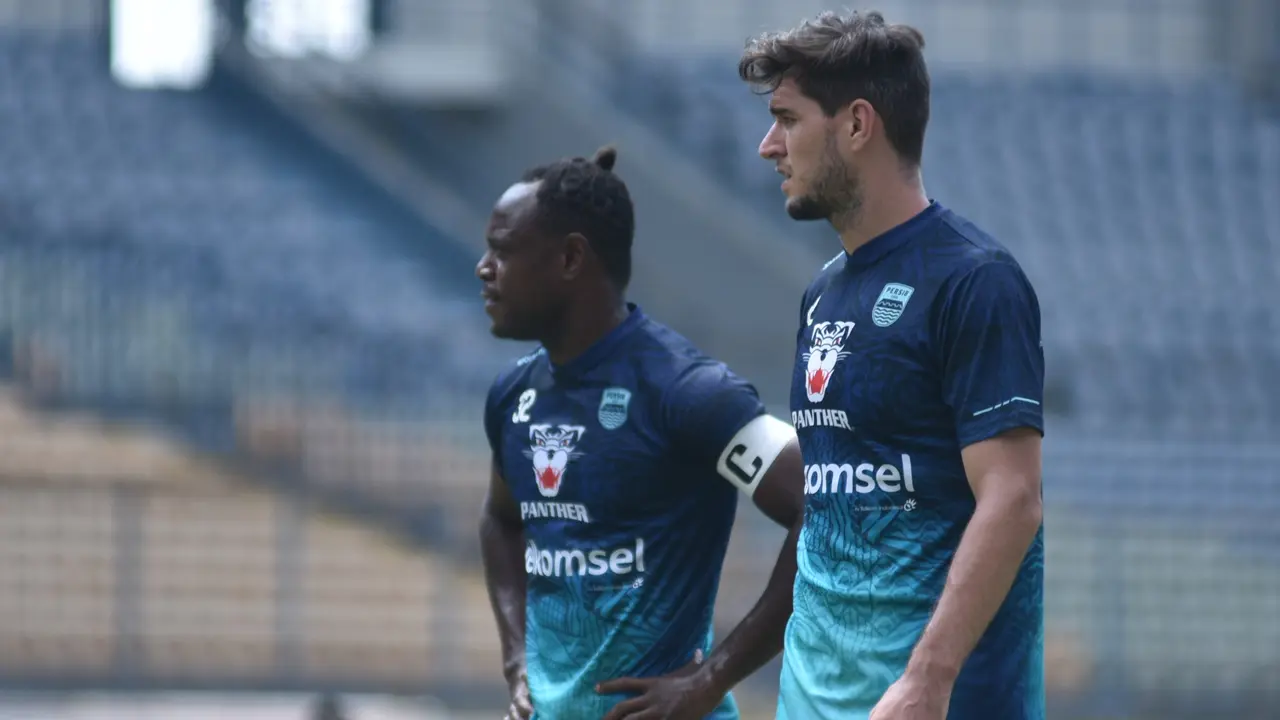 Persib Bandung, Nick Kuipers, Victor Igbonefo