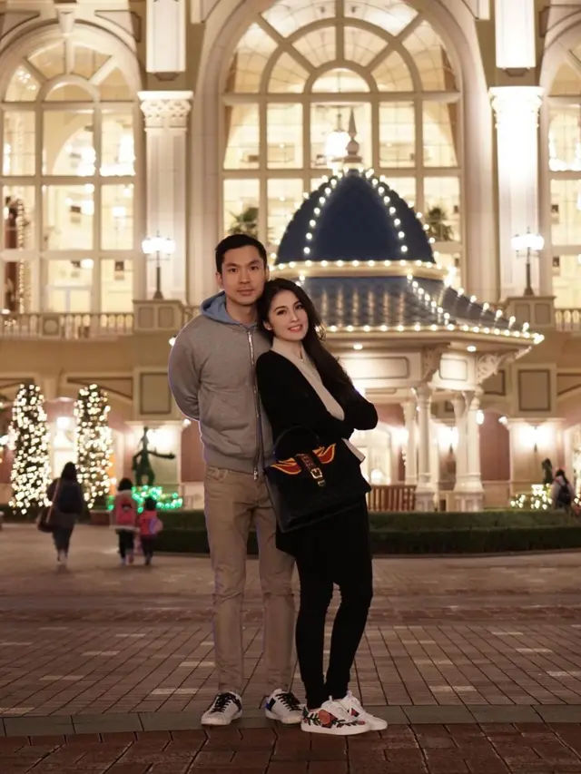 Jarang Tersorot, 8 Potret Mesra Sandra Dewi dan Harvey Moeis Ini Bikin Gemas
