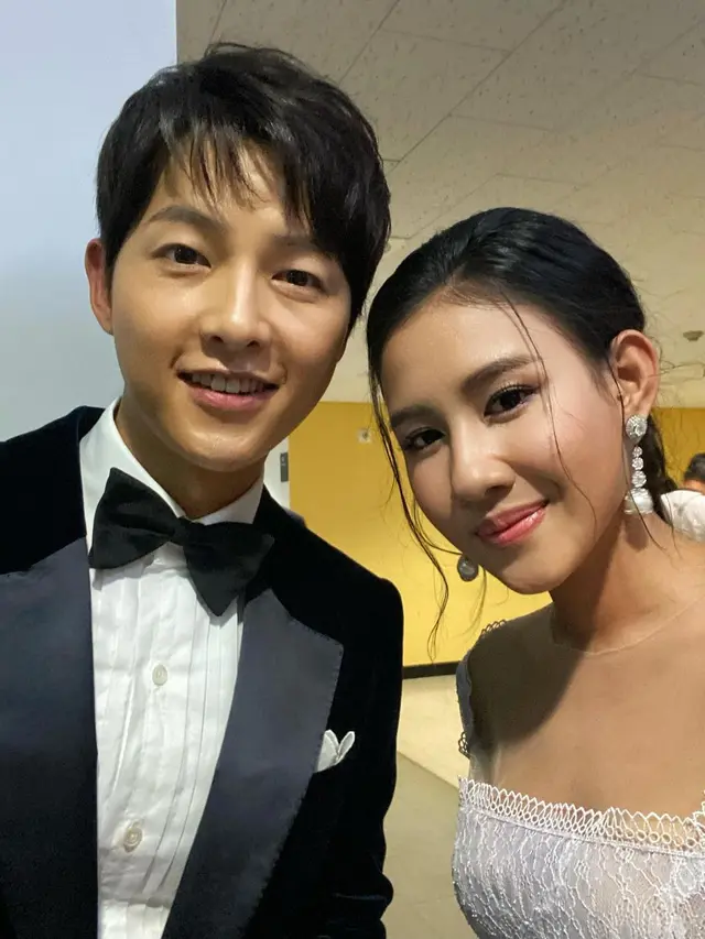 Shenina Cinnamon dan Song Joong Ki