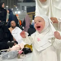 Jennifer Coppen saat Umrah Bersama Putrinya Kamari. [@jennifercoppenreal20]