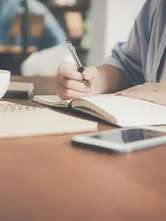 3 Zodiak yang Terkenal karena “Book Smart” dan Cepat Menangkap Informasi./copyright. pexels/