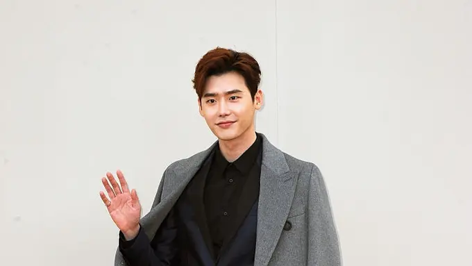 [Bintang] Lee Jong Suk Siap Syuting Drama While You Were Sleeping