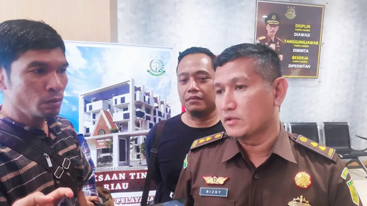 Kepala Seksi Penyidikan Kejati Riau Rizky Rahmatullah.