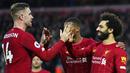 Pemain Liverpool merayakan gol yang dicetak oleh Mohamed Salah ke gawang Southampton pada laga Premier League di Stadion Anfield, Sabtu (1/2/2020). Liverpool menang 4-0 atas Southampton. (AP/Jon Super)