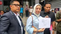 Rachel Maryam usai melaporkan pemalsuan akun Twitter-nya di Polda Metro Jaya. (Liputan6.com/Nafiysul Qodar)