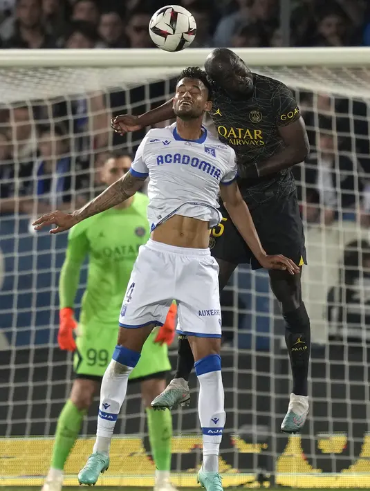 Sementara Auxerre yang baru mengumpulkan 34 poin harap-harap cemas untuk lepas dari jeratan degradasi. (AP Photo/Thibault Camus)