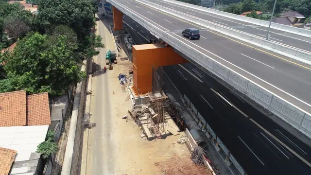 PT Jasamarga Jalanlayang Cikampek (JJC) tengah membangun 4 tempat parkir darurat (emergency parking bay) di Jalan Tol Jakarta-Cikampek II (Elevated) atau Tol Layang Jakarta-Cikampek.