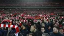 Aksi fans Liverpool saat mendukung timnya berlaga melawan Manchester City pada lanjutan Premier League di Stadion Anfiel, (31/12/2016). Liverpool menang 1-0. (Action Images via Reuters/Carl Recine) 