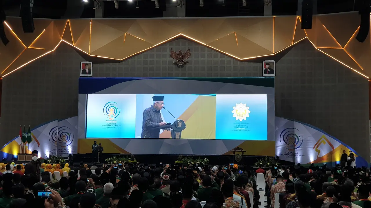 Wakil Presiden (Wapres) Ma'ruf Amin resmi menutup acara Muktamar Muhammadiyah dan Aisyiyah ke-48 di Universitas Muhammadiyah Surakarta, Jawa Tengah.
